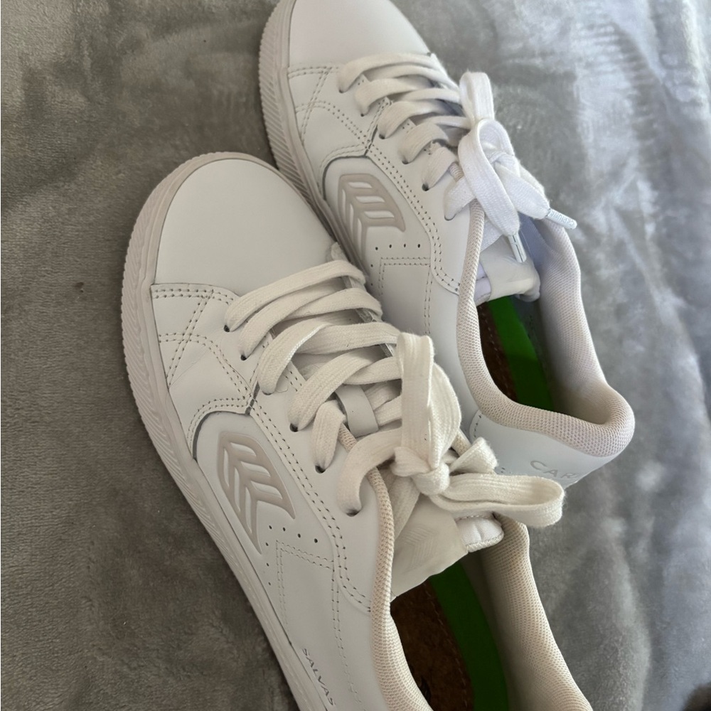 Cariuma Classic White Athletic Sneakers